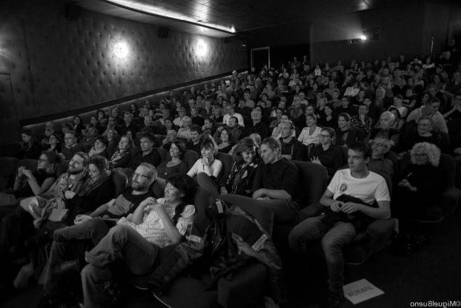 Salle de cinéma de l'Astor lors de la projection de Curry Western